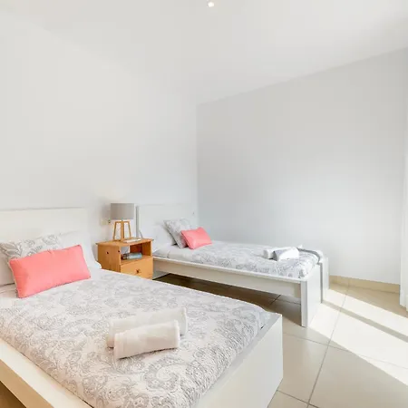 New! Es Redo-spacious & Relax Villa *